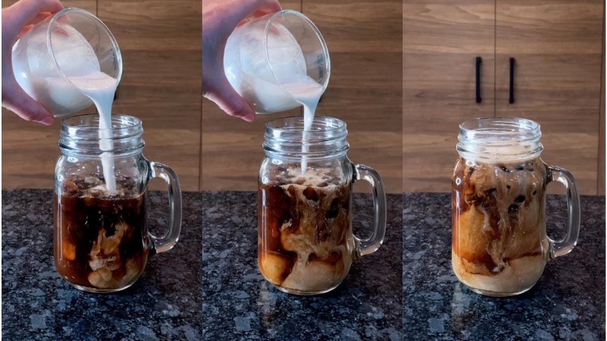 用冰、冷酿和椰子咖啡浆把泡奶倒入玻璃